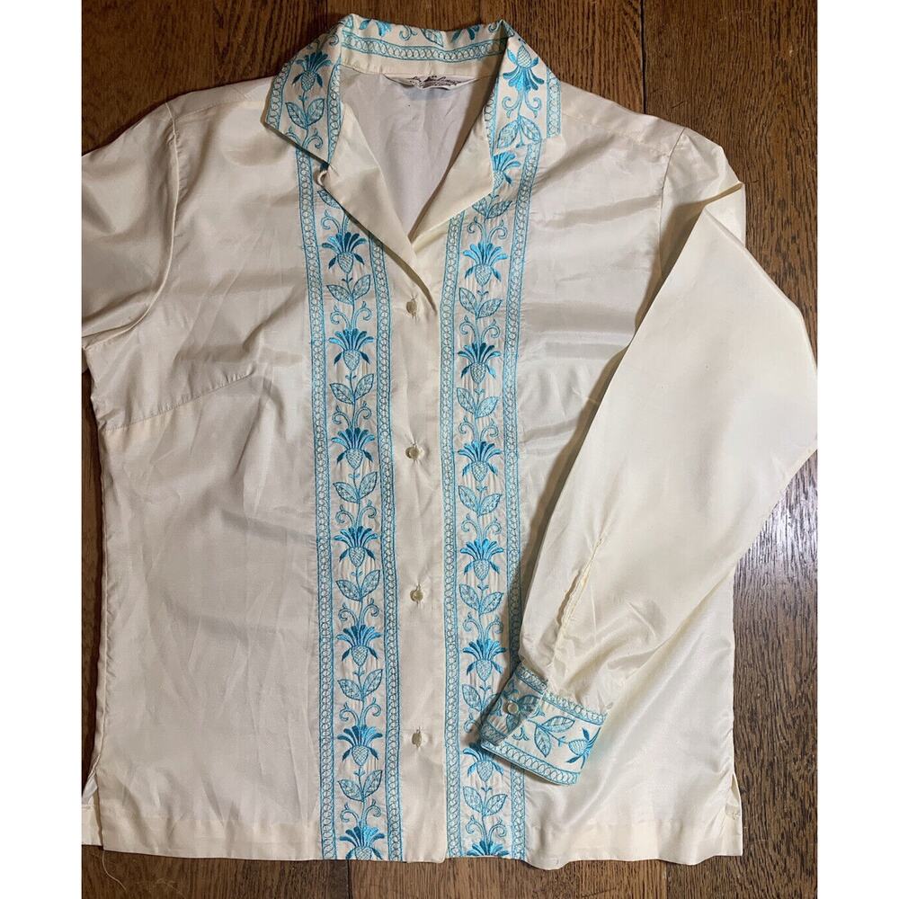 Vintage LADY MANHATTAN Ivory Blouse 1960s Tropical Embroidery In Aqua Sz 14 USA